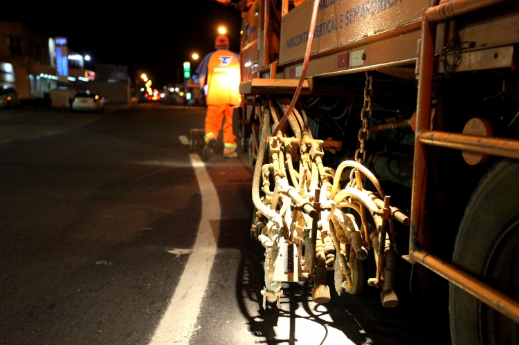 SMTT reacende pintura de faixas em vias da cidade - SMTT Aracaju